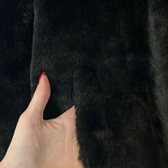 Black fur coat medium size medium - Picture 3 of 3